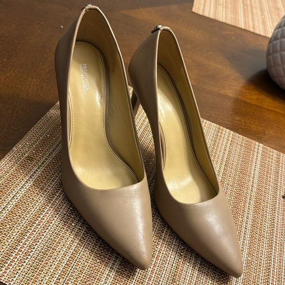 Michel Kors - Picture 1 of 4
